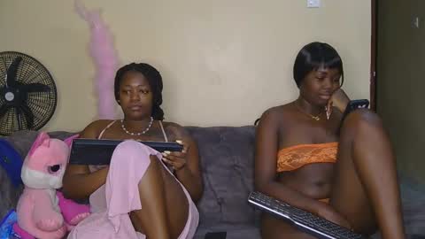 Snapshot of curvyebony1 chatting on February 19, 3:28 am curtis online show from February 19, 3:28 am