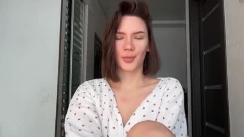 cute_bubbles online show from December 4, 7:19 am