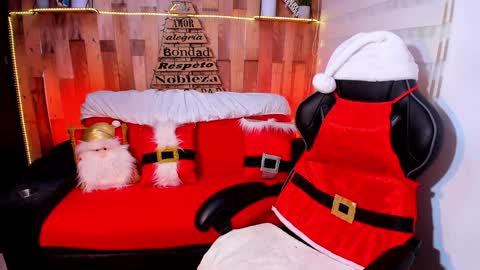    Independent Model online show from December 6, 11:41 pm
