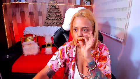    Independent Model online show from December 9, 12:45 am