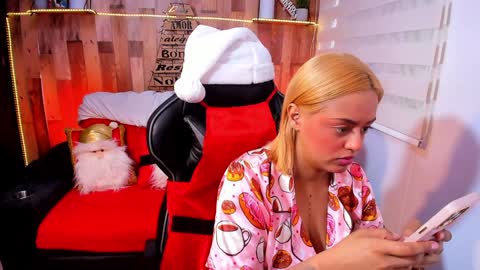    Independent Model online show from December 6, 8:34 pm