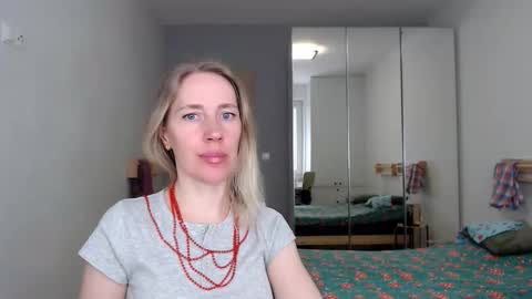 cute_lion_ online show from May 10, 3:18 pm