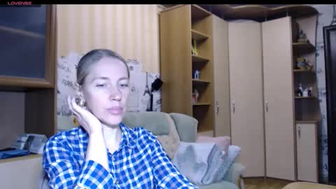 cute_lion_ online show from November 14, 8:44 pm