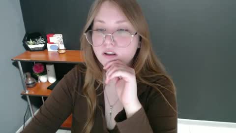 Snapshot of cute_minx chatting on January 10, 10:28 am Veronica online show from January 10, 10:28 am