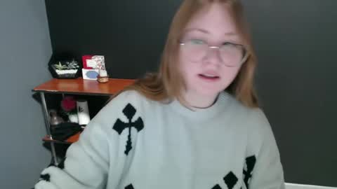 Snapshot of cute_minx chatting on January 13, 7:21 am Veronica online show from January 13, 7:21 am