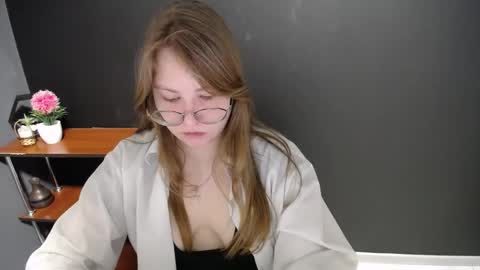 Snapshot of cute_minx chatting on February 27, 7:51 am Veronica online show from February 27, 7:51 am