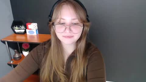 Snapshot of cute_minx chatting on January 28, 10:23 am Veronica online show from January 28, 10:23 am