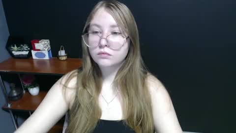 Snapshot of cute_minx chatting on January 24, 7:19 am Veronica online show from January 24, 7:19 am