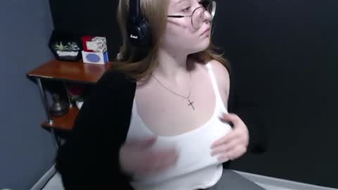 Snapshot of cute_minx chatting on January 23, 10:54 am Veronica online show from January 23, 10:54 am