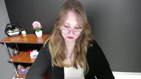 Snapshot of cute_minx chatting on February 14, 7:38 am Veronica online show from February 14, 7:38 am
