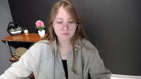 Snapshot of cute_minx chatting on February 18, 10:49 am Veronica online show from February 18, 10:49 am