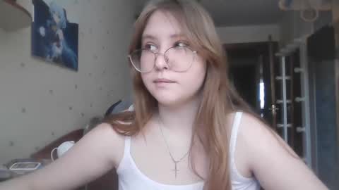 Snapshot of cute_minx chatting on March 4, 11:19 am Veronica online show from March 4, 11:19 am