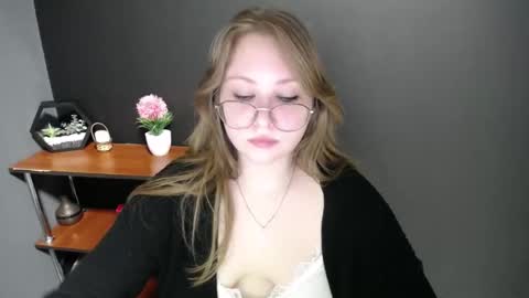 Snapshot of cute_minx chatting on February 14, 10:49 am Veronica online show from February 14, 10:49 am
