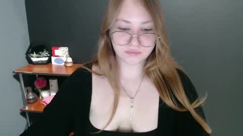 Snapshot of cute_minx chatting on January 8, 8:27 am Veronica online show from January 8, 8:27 am