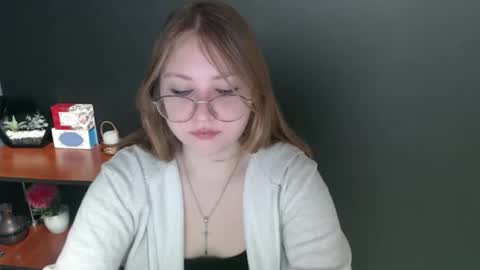 Snapshot of cute_minx chatting on January 16, 7:28 am Veronica online show from January 16, 7:28 am