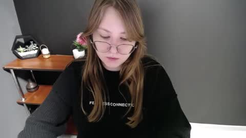 Snapshot of cute_minx chatting on February 20, 7:55 am Veronica online show from February 20, 7:55 am