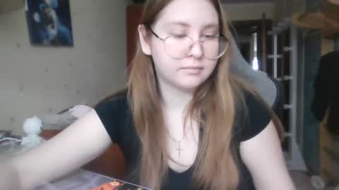 Snapshot of cute_minx chatting on March 10, 11:45 am Veronica online show from March 10, 11:45 am