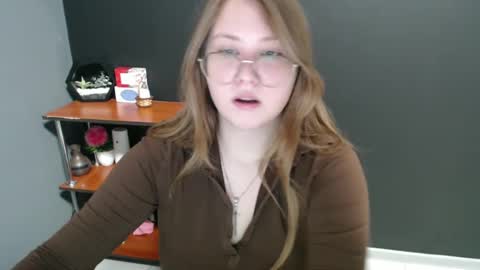Snapshot of cute_minx chatting on January 10, 7:25 am Veronica online show from January 10, 7:25 am