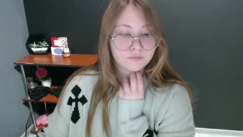 Snapshot of cute_minx chatting on January 13, 10:25 am Veronica online show from January 13, 10:25 am