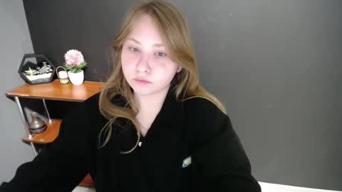 Snapshot of cute_minx chatting on February 24, 10:26 am Veronica online show from February 24, 10:26 am