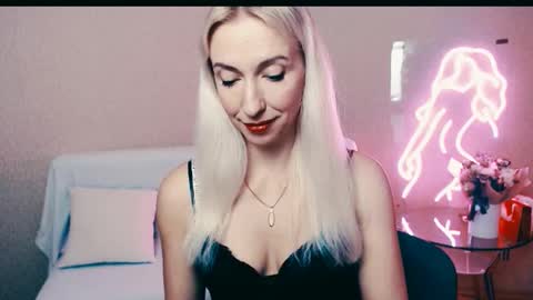 cute_smile_shy online show from October 4, 8:06 pm