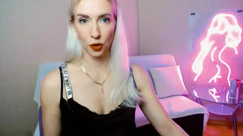 cute_smile_shy online show from November 8, 8:56 pm