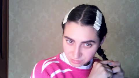 cute_strawberry_ online show from October 14, 7:06 pm