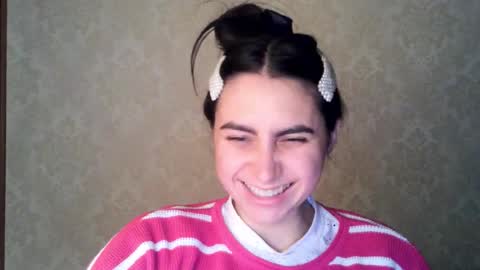 cute_strawberry_ online show from October 16, 7:24 pm