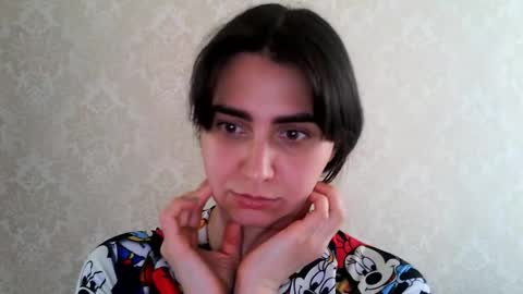 cute_strawberry_ online show from October 28, 11:11 am