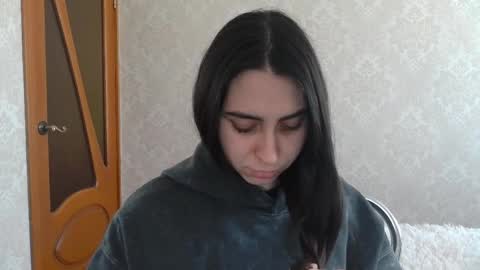 cute_strawberry_ online show from February 20, 12:47 pm