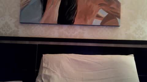 cute_strawberry_ online show from November 18, 6:00 pm