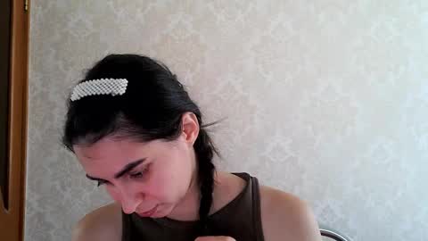 cute_strawberry_ online show from October 7, 8:10 am