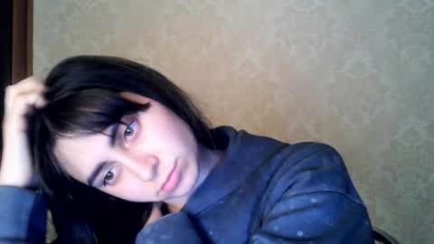 cute_strawberry_ online show from October 15, 7:15 pm