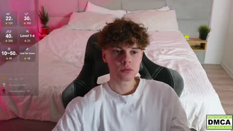 Snapshot of cute_thomas chatting on February 3, 11:15 pm Thomas - online show from February 3, 11:15 pm