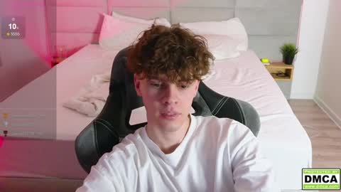 Snapshot of cute_thomas chatting on February 5, 3:23 am Thomas - online show from February 5, 3:23 am