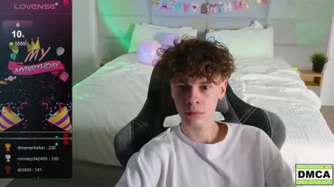 Snapshot of cute_thomas chatting on February 16, 1:14 am Thomas - online show from February 16, 1:14 am