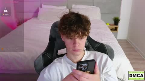 Snapshot of cute_thomas chatting on February 11, 8:42 pm Thomas - online show from February 11, 8:42 pm