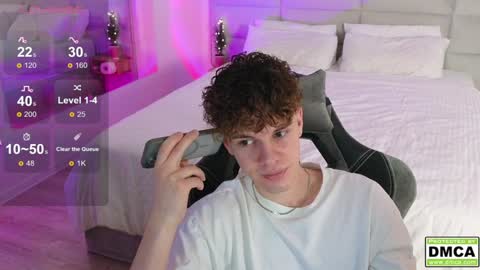 Snapshot of cute_thomas chatting on December 24, 8:16 pm Thomas - online show from December 24, 8:16 pm