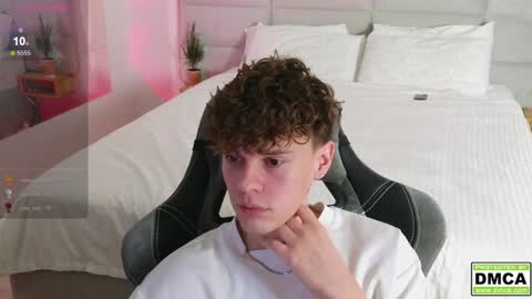 Snapshot of cute_thomas chatting on January 12, 9:29 pm Thomas - online show from January 12, 9:29 pm
