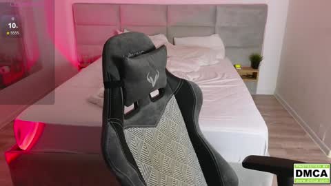 Snapshot of cute_thomas chatting on February 4, 9:10 pm Thomas - online show from February 4, 9:10 pm