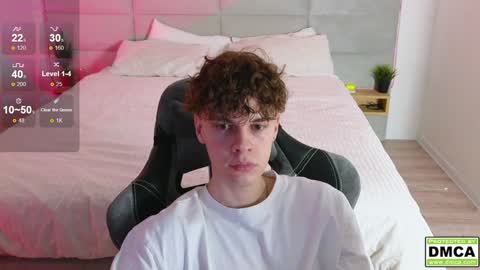 Snapshot of cute_thomas chatting on February 3, 8:13 pm Thomas - online show from February 3, 8:13 pm