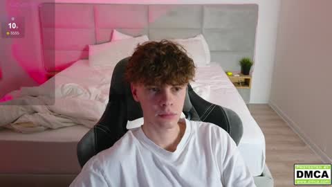 Snapshot of cute_thomas chatting on February 1, 12:29 am Thomas - online show from February 1, 12:29 am