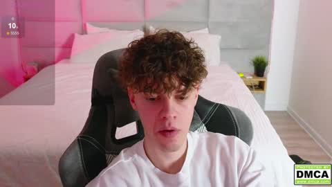 Snapshot of cute_thomas chatting on January 30, 8:21 pm Thomas - online show from January 30, 8:21 pm