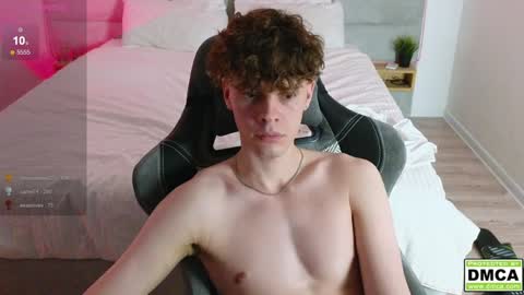 Snapshot of cute_thomas chatting on January 24, 12:42 am Thomas - online show from January 24, 12:42 am