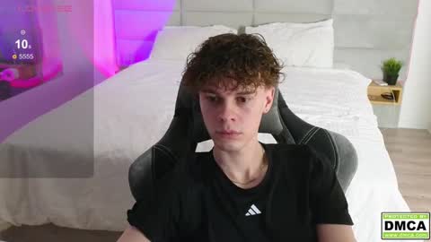 Snapshot of cute_thomas chatting on March 11, 7:25 pm Thomas - online show from March 11, 7:25 pm