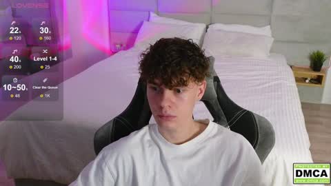 Snapshot of cute_thomas chatting on December 1, 7:05 pm Thomas - online show from December 1, 7:05 pm