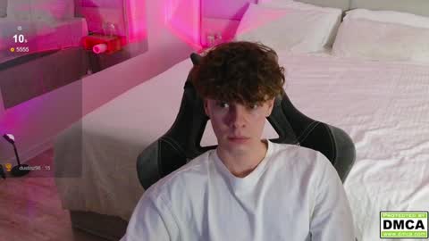 Snapshot of cute_thomas chatting on December 1, 10:12 pm Thomas - online show from December 1, 10:12 pm