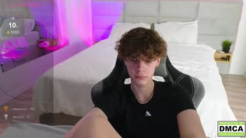 Snapshot of cute_thomas chatting on March 11, 10:31 pm Thomas - online show from March 11, 10:31 pm