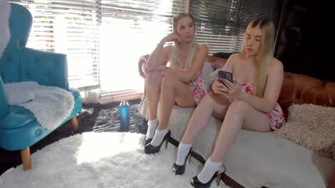 WANNA SEE MORE OF TWINS              online show from January 17, 8:17 pm