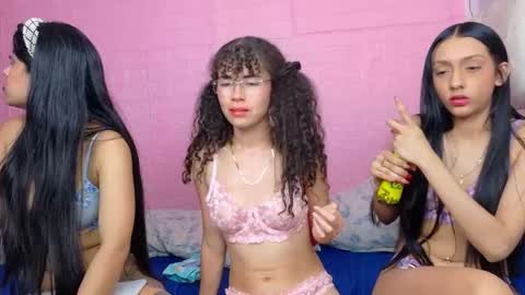 Snapshot of cuteantonella18 chatting on September 26, 7:44 pm   Tip us  ask our names online show from September 26, 7:44 pm